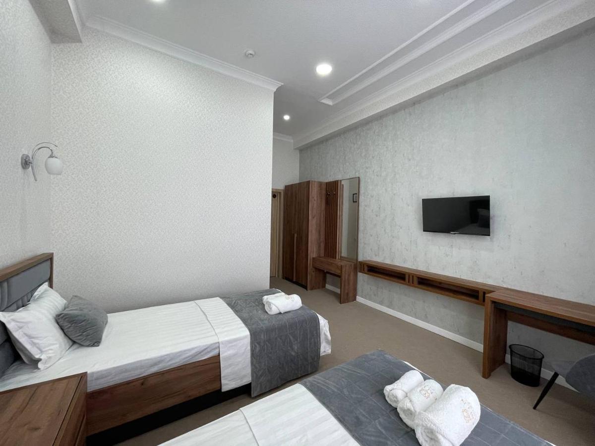 Emin Hotel Fergana Exteriör bild